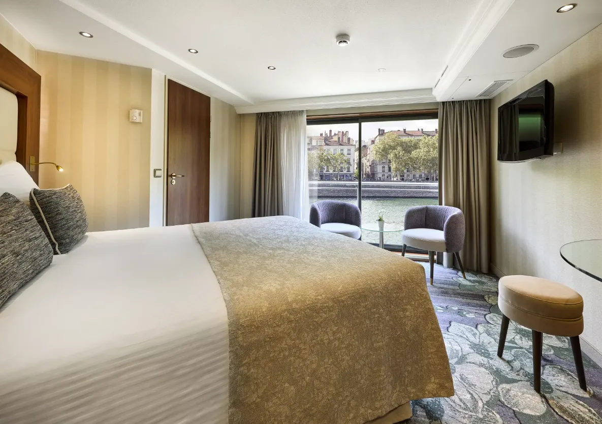 Ruby Deck- Superior Suite (Middle)