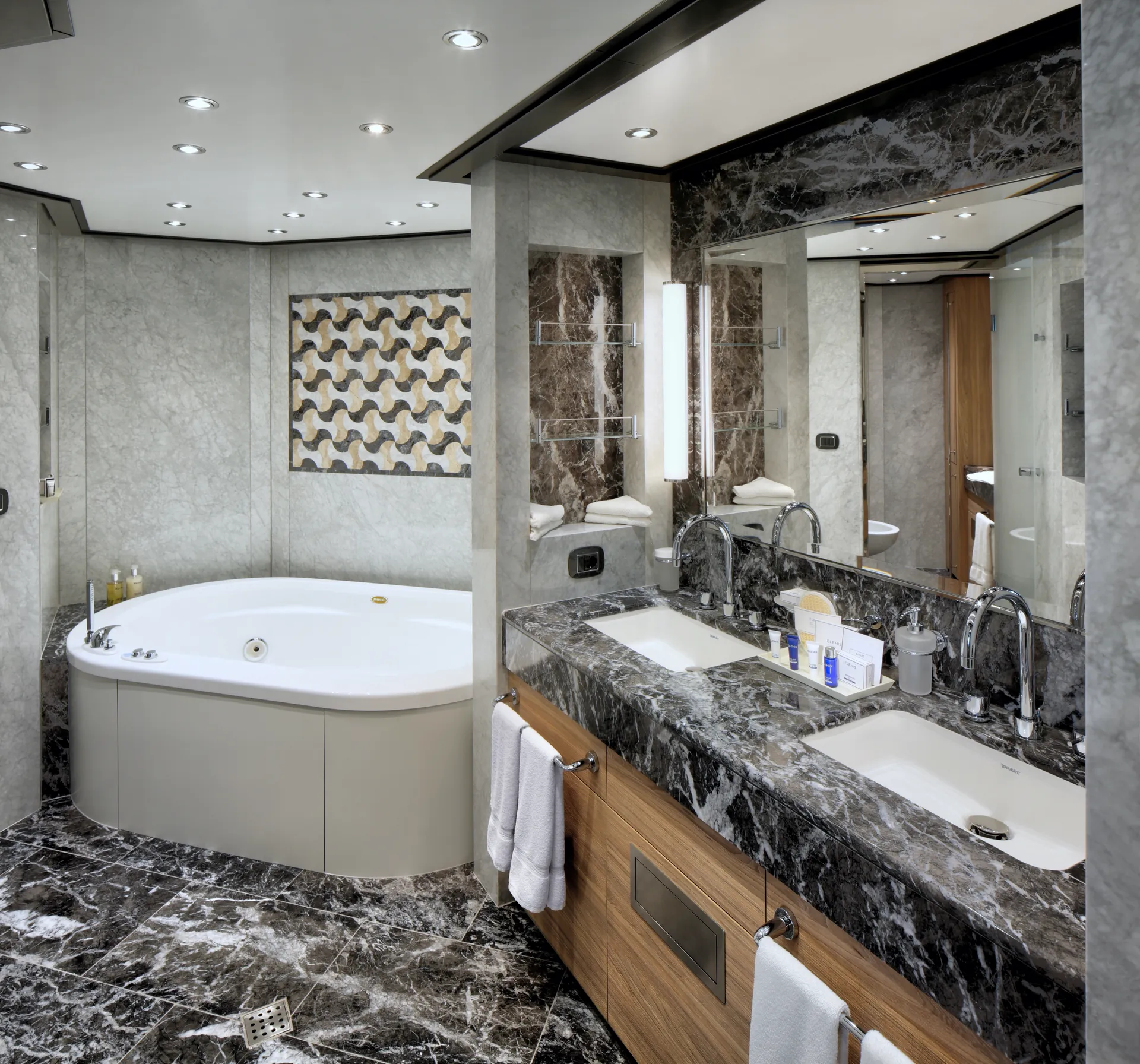 পিক স্যুইট 2