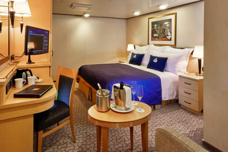 Britannia Deluxe Inside