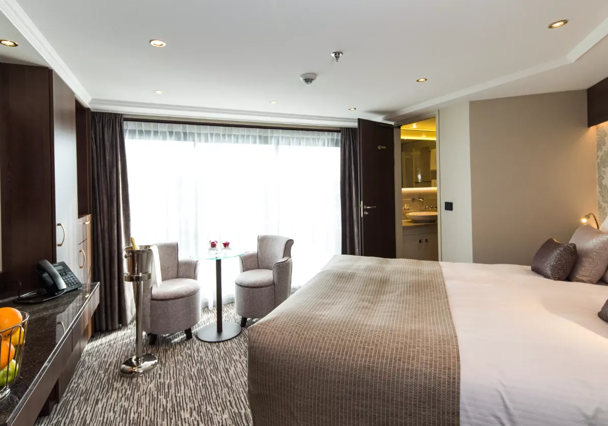 Diamond Deck (Upper) - Superior Suite
