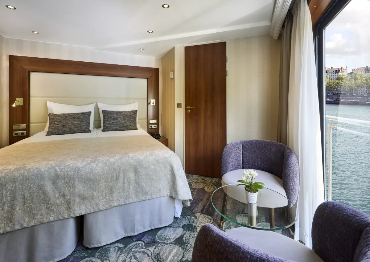 Diamond Deck- Superior Suite (Upper)