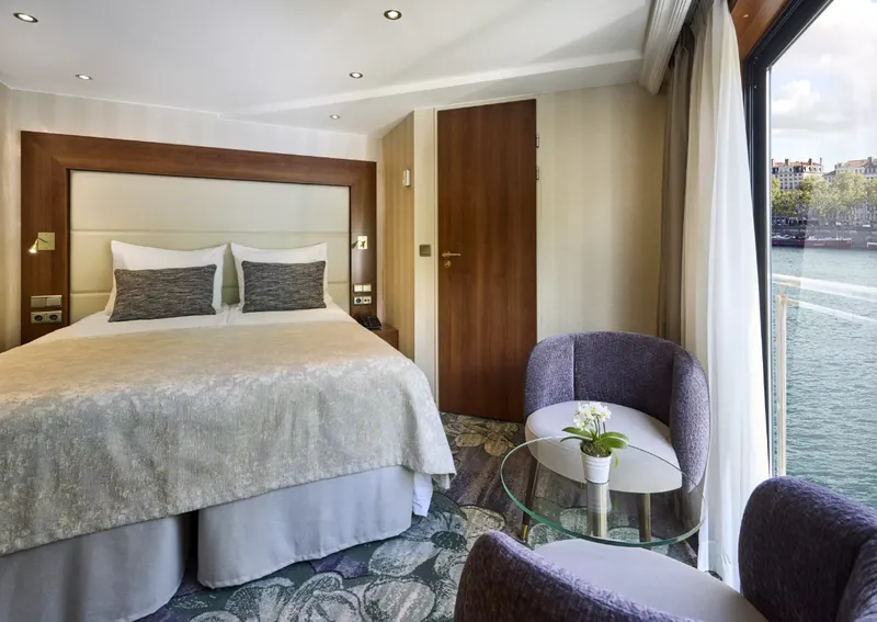 Diamond Deck- Superior Suite (Upper)