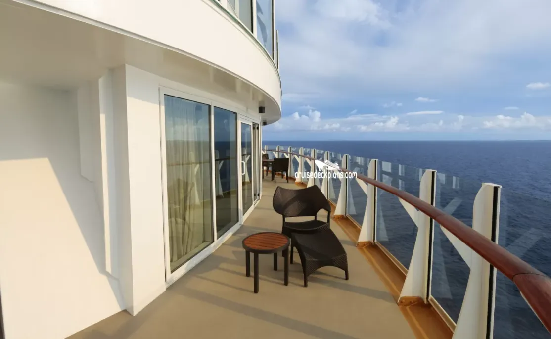 Spacious AquaTheater Suite - 1 Bedroom
