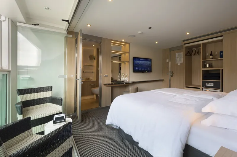 Balcony Suite 1
