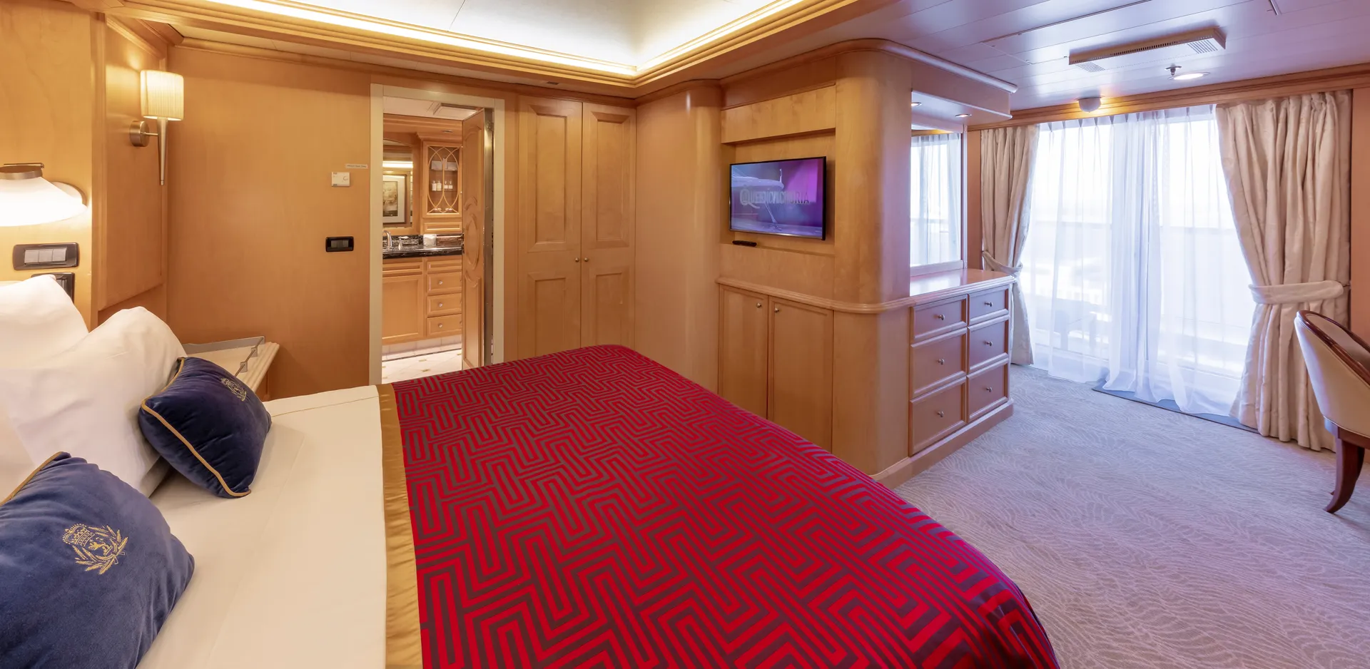 Queens Grill Master Suite