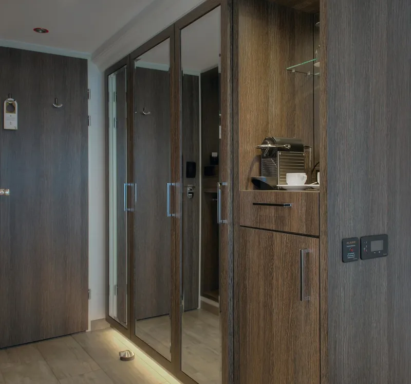 类别 6 | 红宝石甲板 2