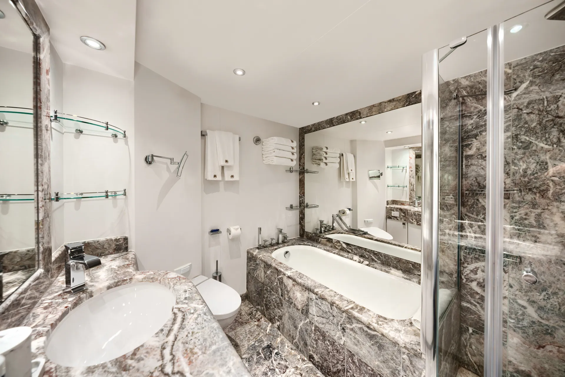 MSC YACHT CLUB EXECUTIVE & FAMILY SUITE 2