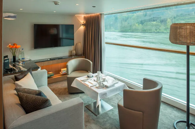 Βασιλική Σουίτα με Μπαλκόνι 1