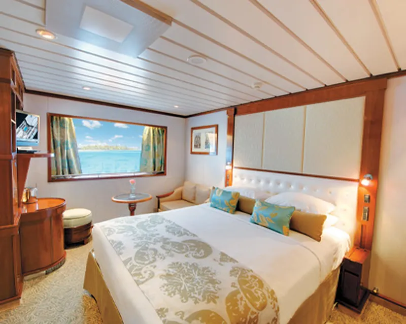 Cameră exterioară cu fereastră E – Puntea 4 1