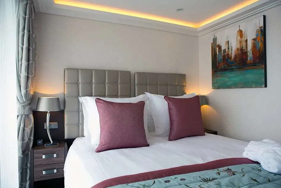 Kahden hengen parvekesviitti 1