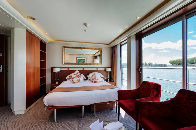 Σουίτα με Γαλλικό Μπαλκόνι 1