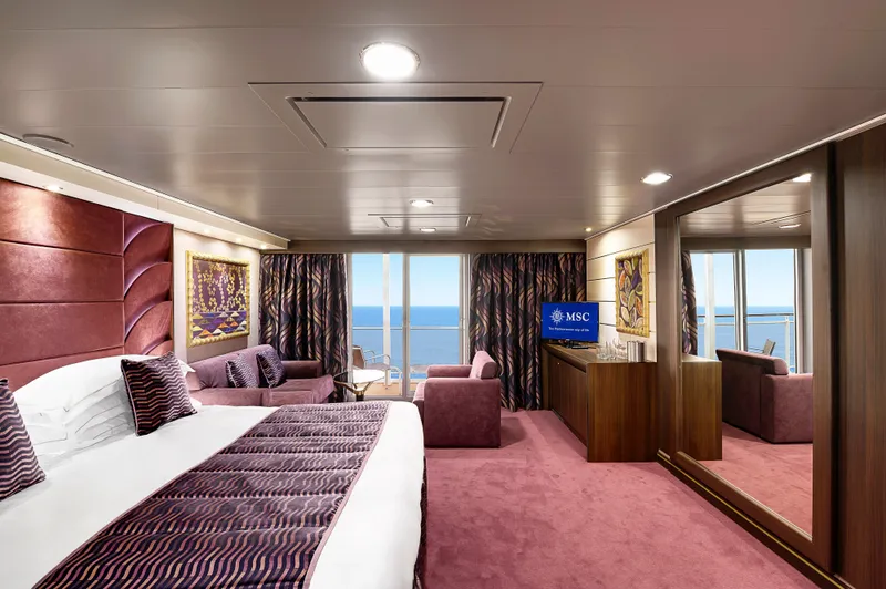 YACHT CLUB DELUXE GRAND SUITE 1