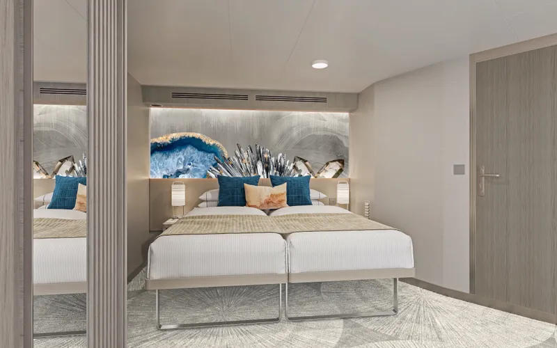 面向船尾的套房带大阳台 2