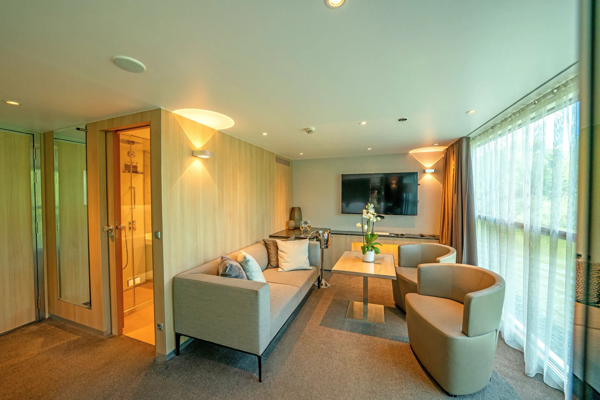 جناح بالكوني ملكي 4