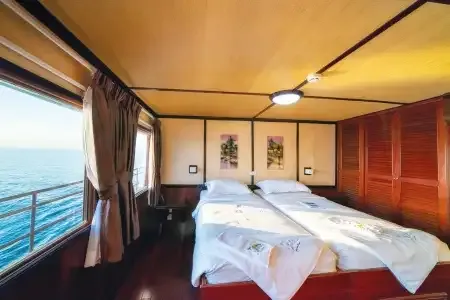Main Deck 2 Beds