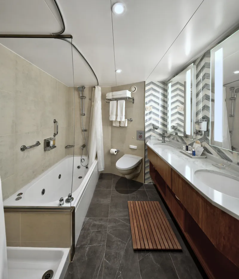 Neptune Spa Suite 6