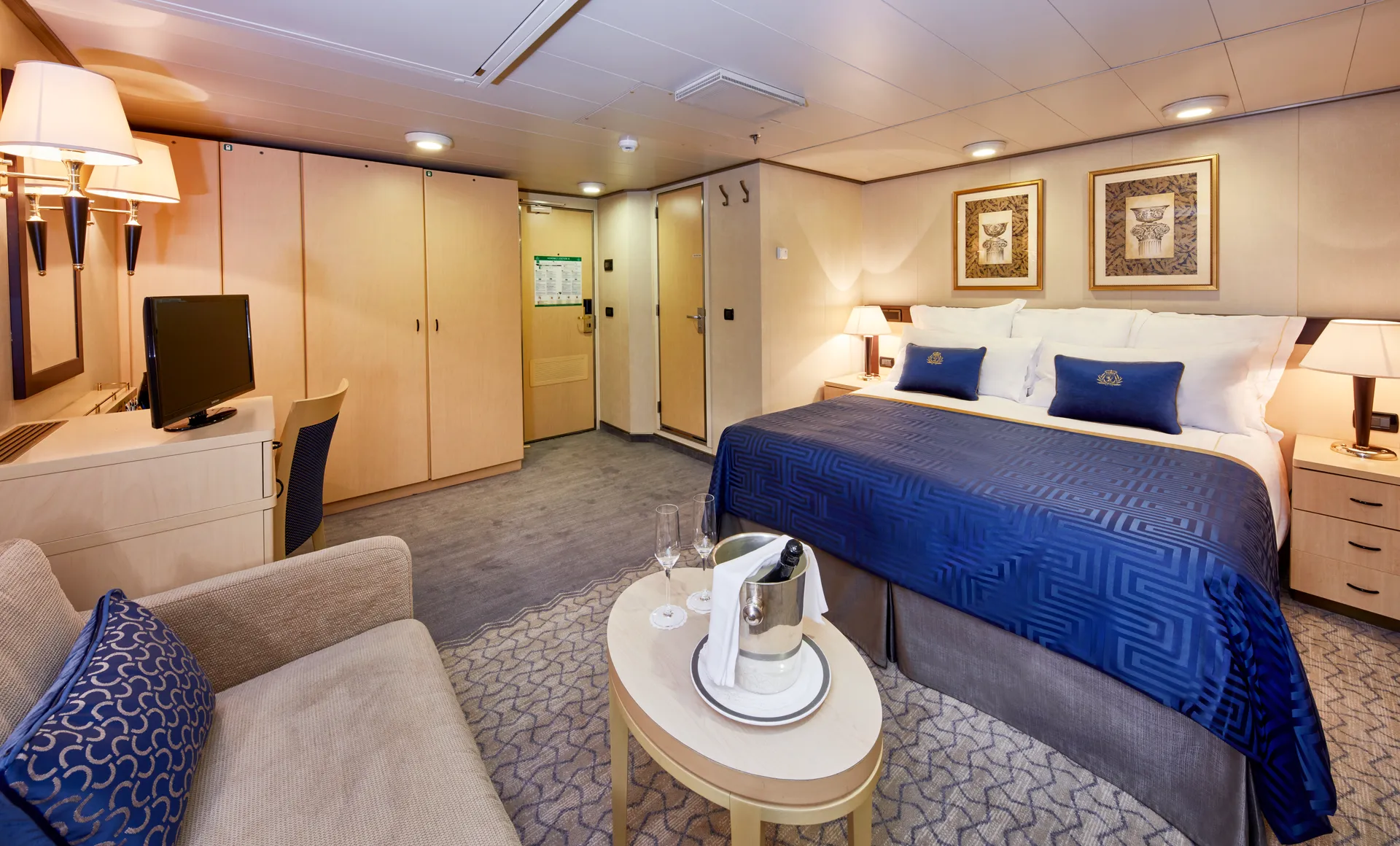 Britannia Deluxe Inside