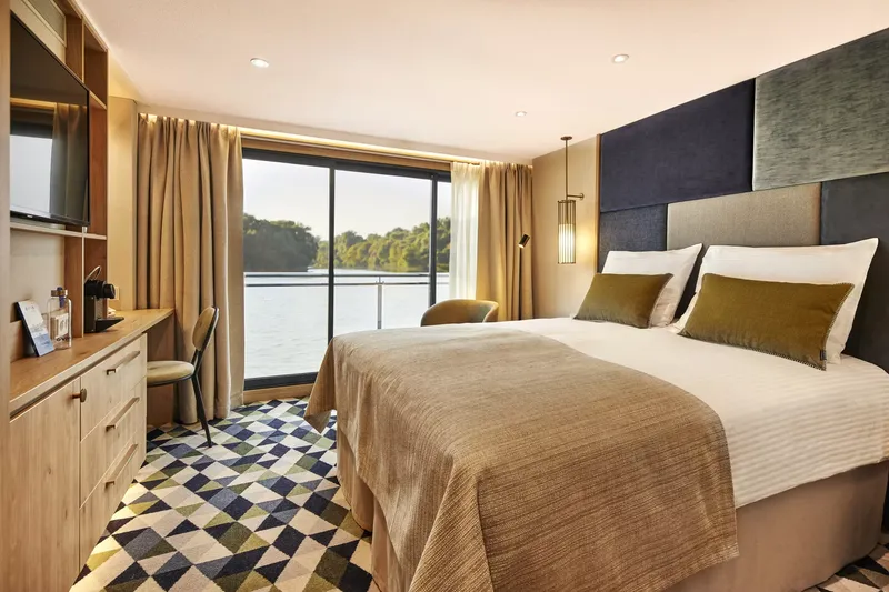 Double Cabin Diamond Deck