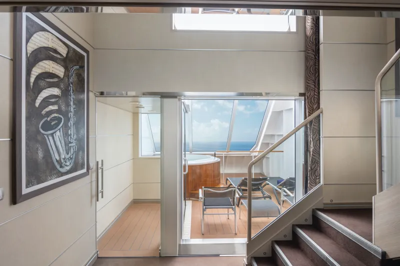 MSC游艇俱乐部双层套房,配有按摩浴缸 1