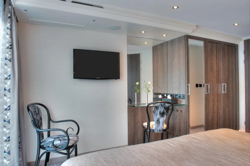 类别 2 | 红宝石甲板 1