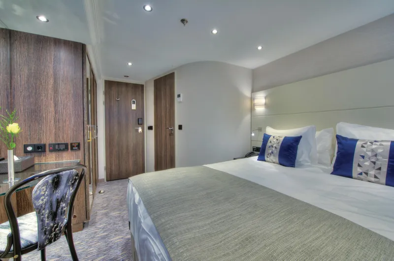 类别 2 | 红宝石甲板 2