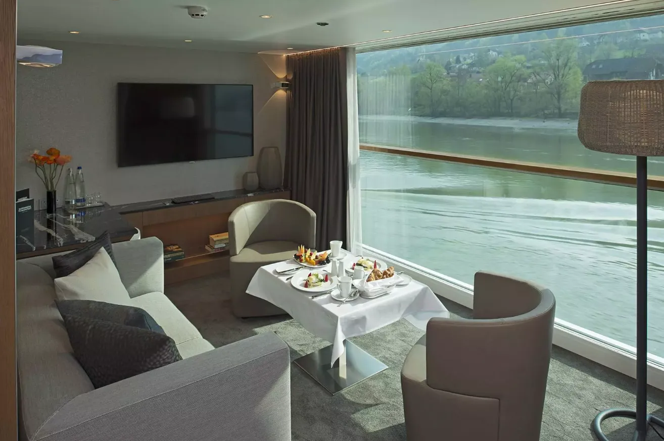 Βασιλική Σουίτα με Μπαλκόνι 2