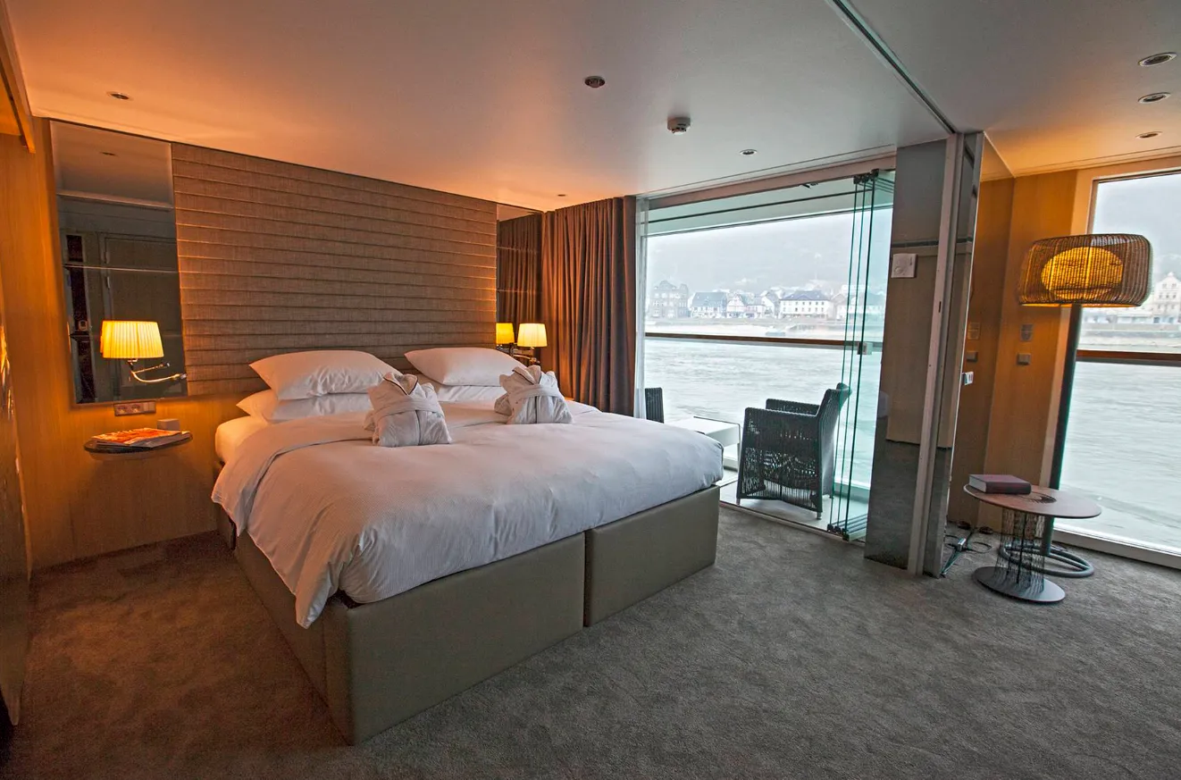 Βασιλική Σουίτα με Μπαλκόνι 1