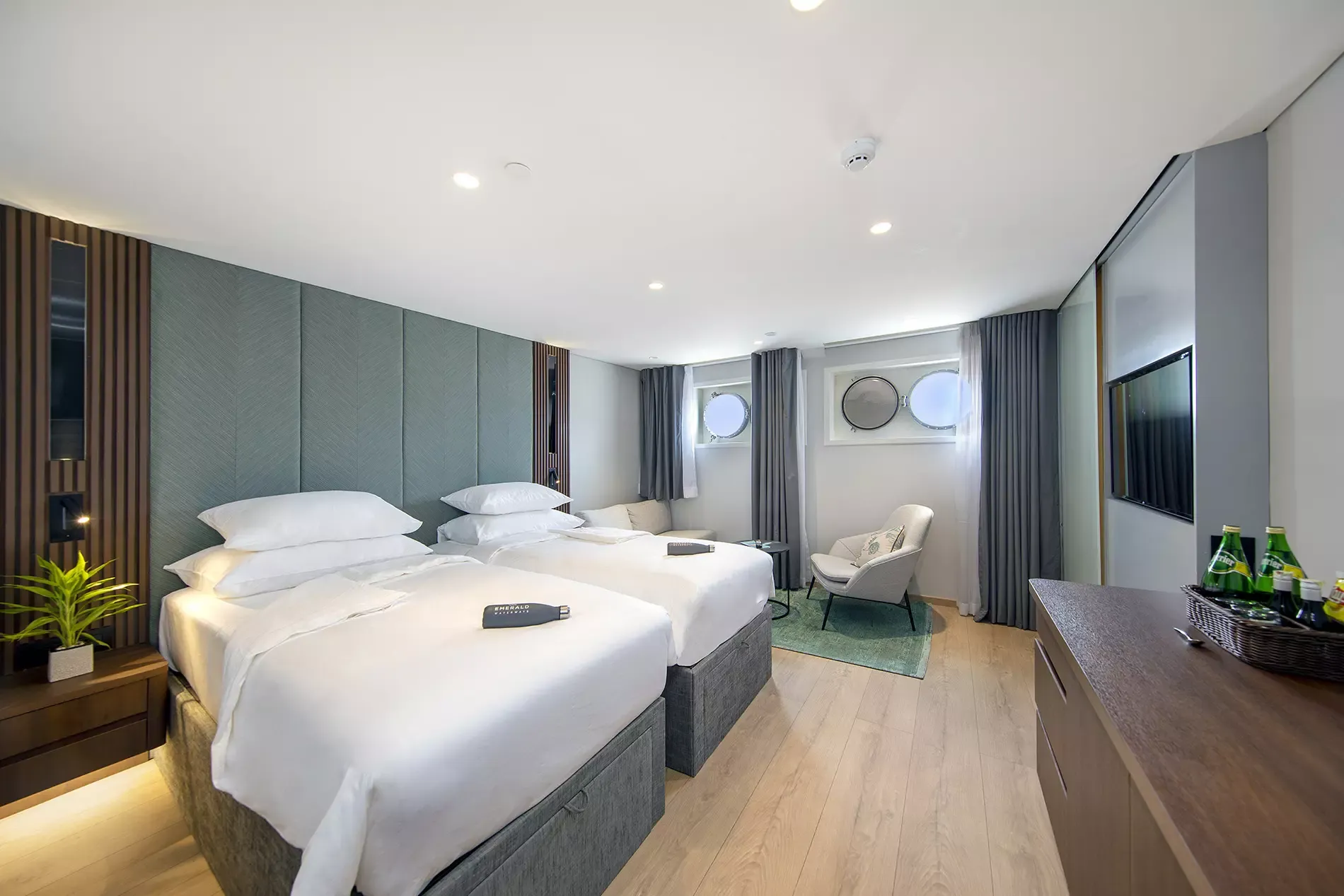 Emerald Stateroom