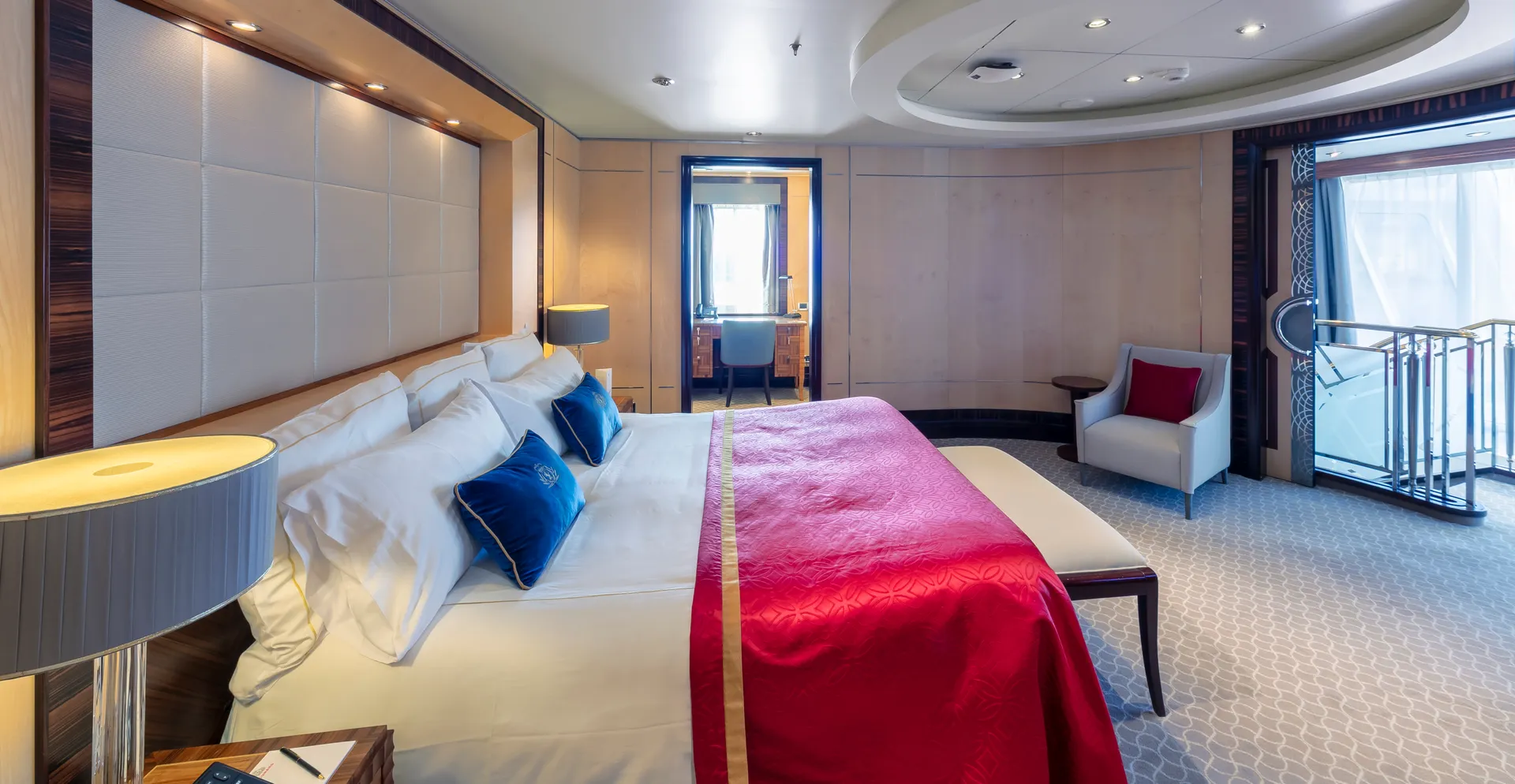 Queens Grill Grand Duplex Suite