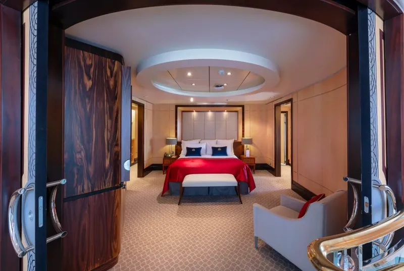Queens Grill Grand Duplex Suite