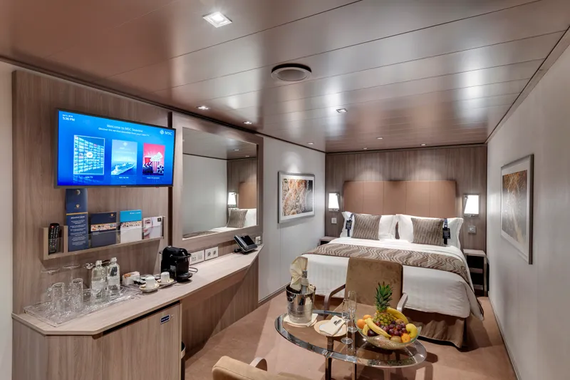 YACHT CLUB INTERIOR SUITE 1