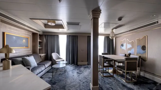 带阳台的双卧室礼宾套房 1