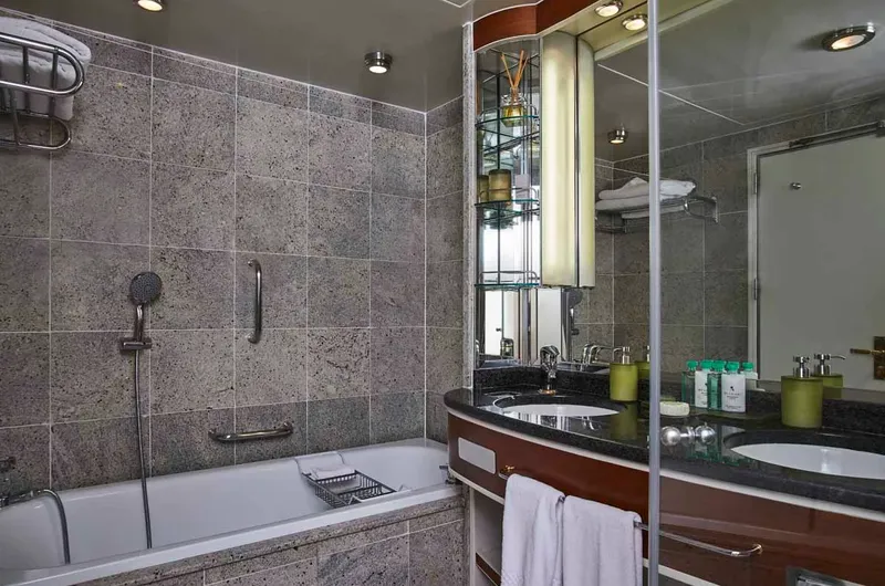 高级阳台套房 2