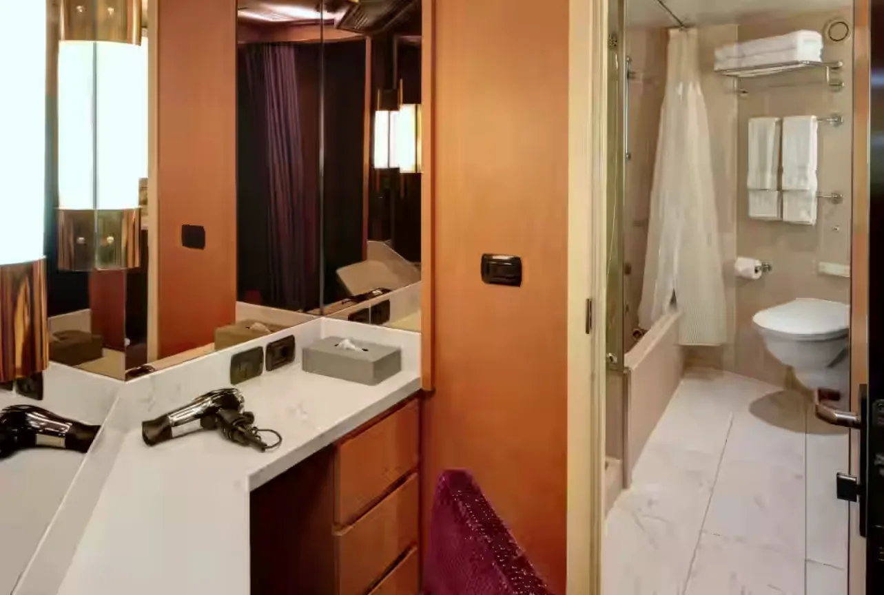 নেপচুন স্যুইট 8