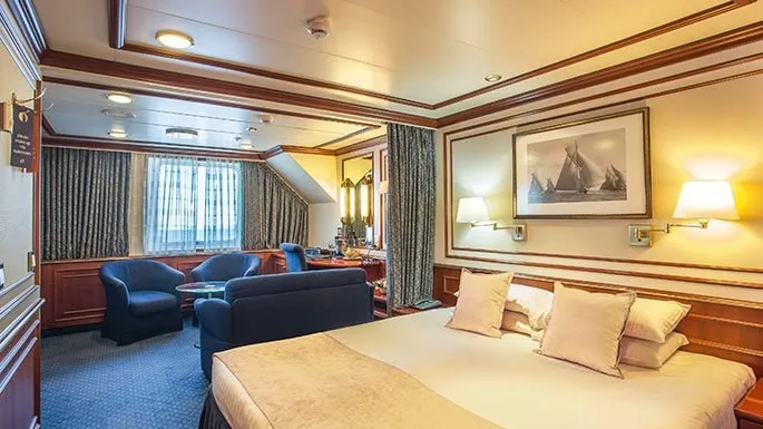 Deluxe Suite with Window