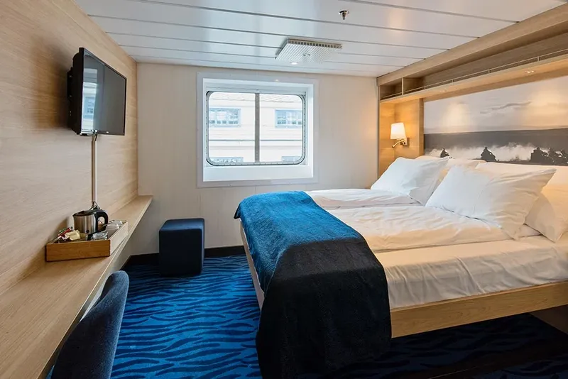 غير محدد - قطب متفوق