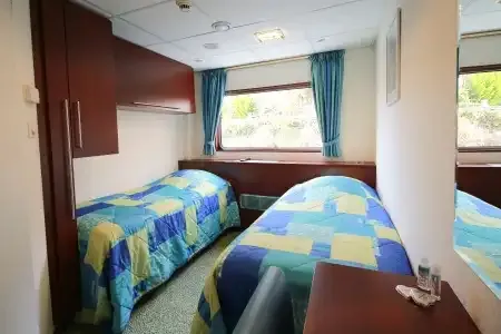 Main Deck 2 Beds CAT. A