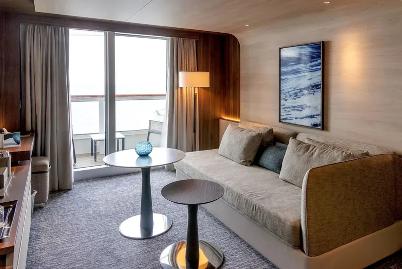 Grand Prestige Suite on Deck 6 4