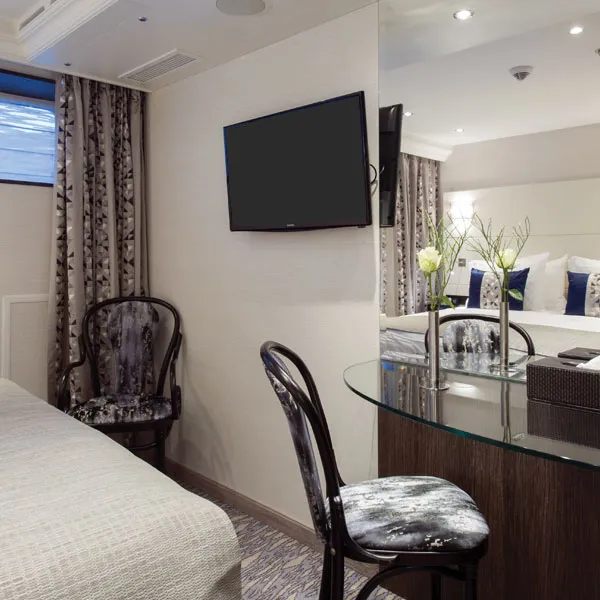 类别 1 | 翡翠甲板 2