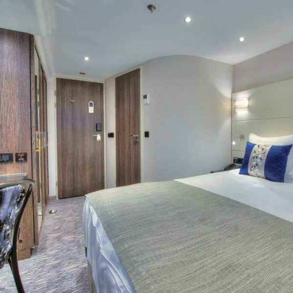 类别 1 | 翡翠甲板 1