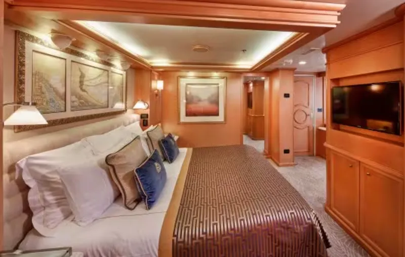 Queens Grill Master Suite