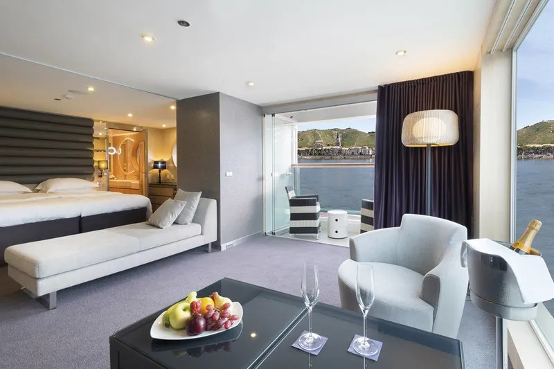 Royal One-Bedroom Suite