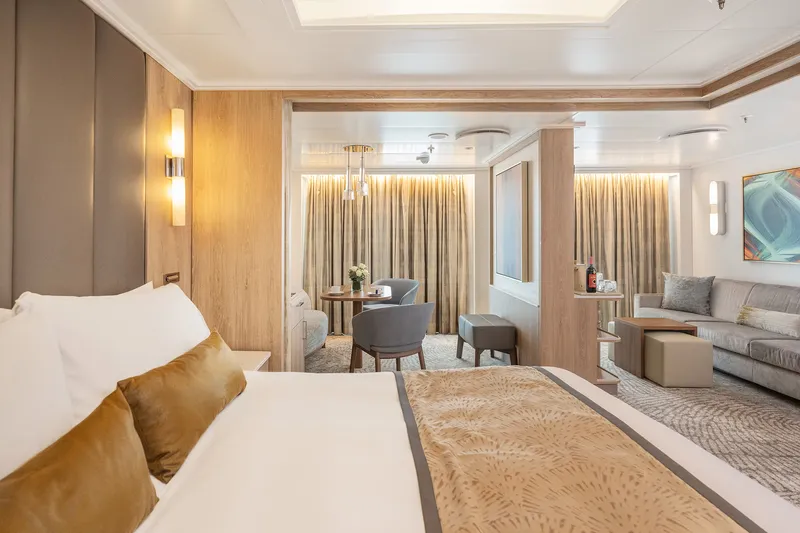 Signature Collections Suite