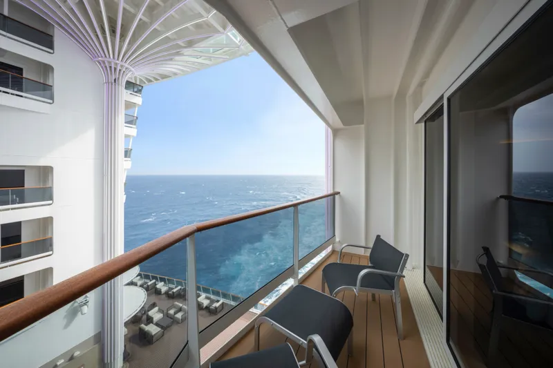 Deluxe Balcony With Promenade & Ocean View Fantastica 4
