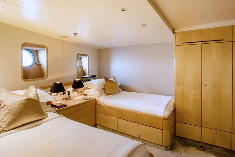 Πολυτελές 2