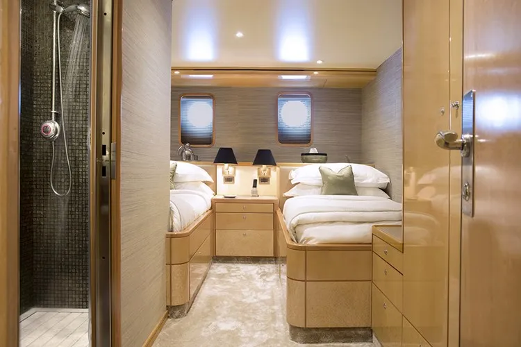 Πολυτελές 3