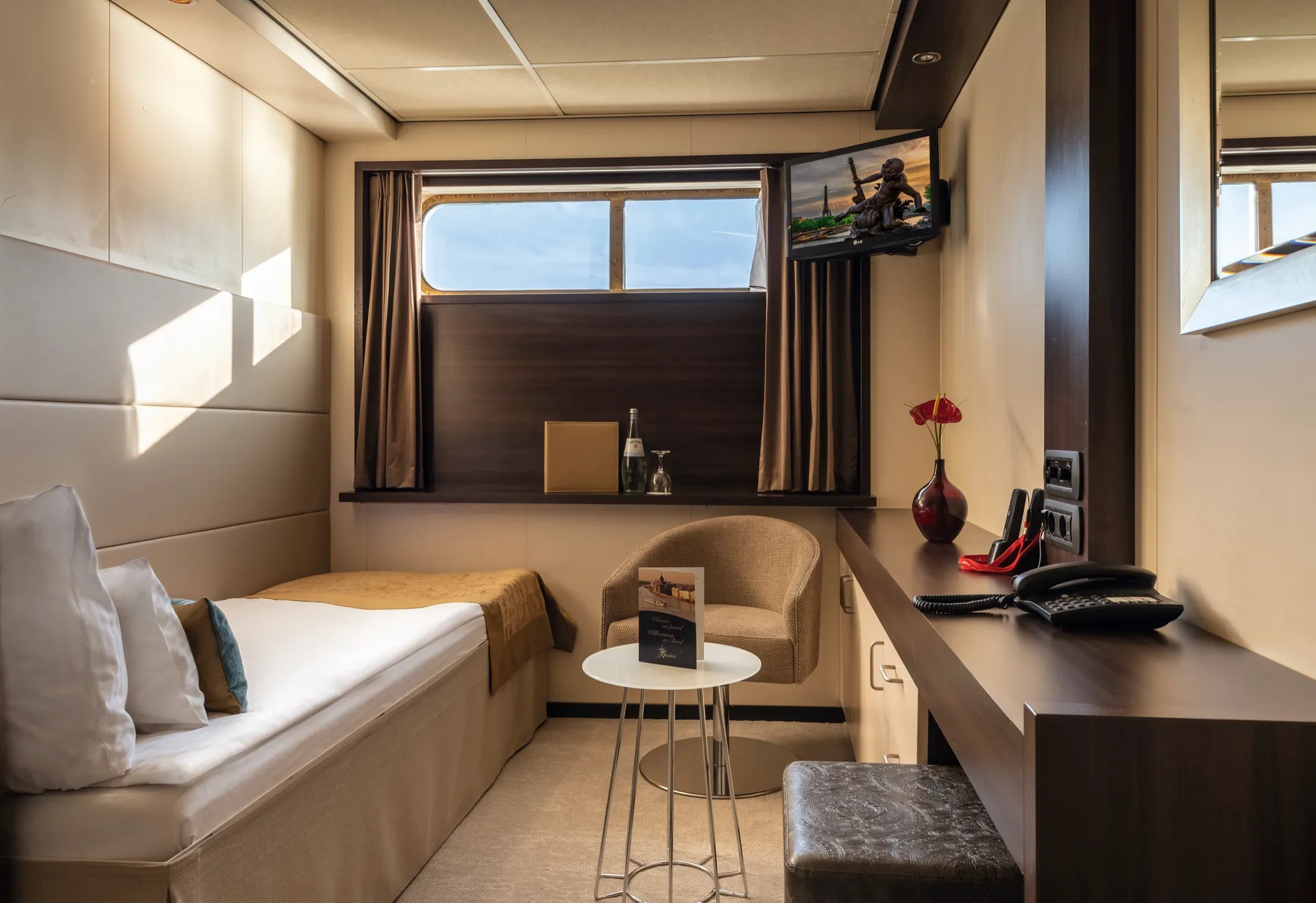 C-SNG Cabin with Panoramic Window