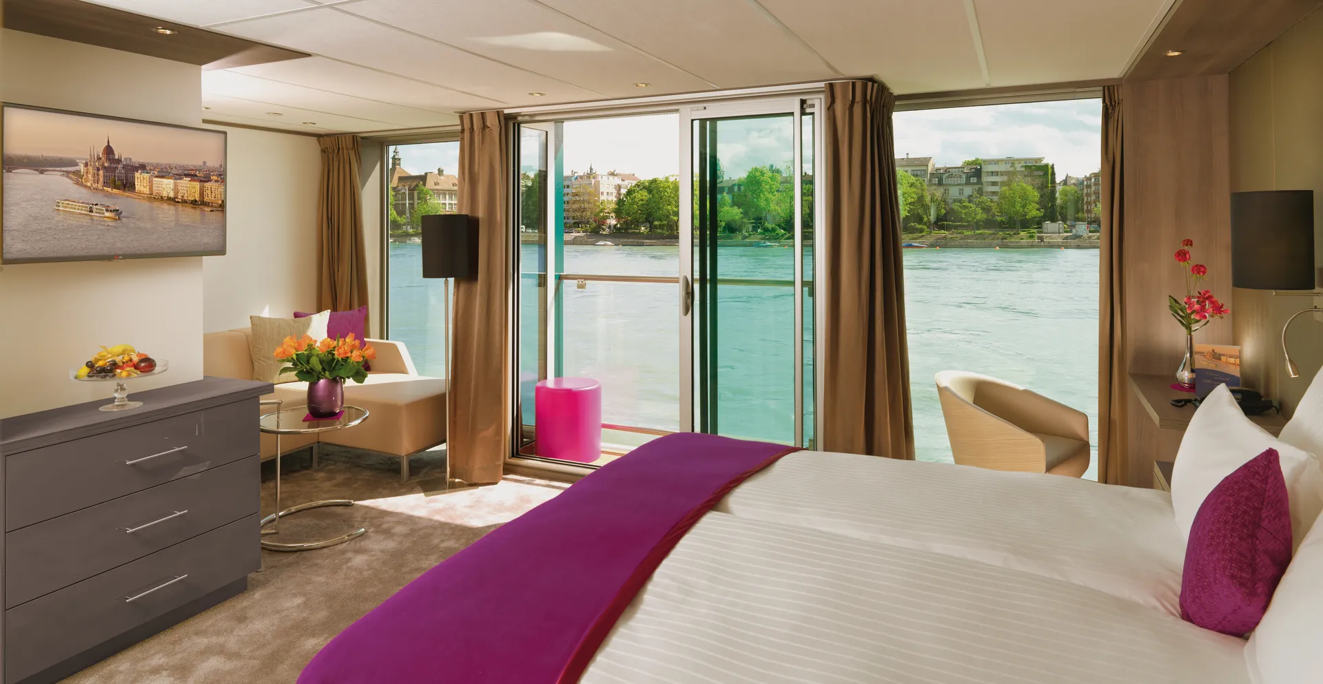 AMADEUS Suite with Walk-Out Exterior Balcony