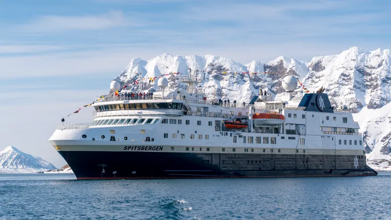 MS Spitsbergen — HX Expeditions