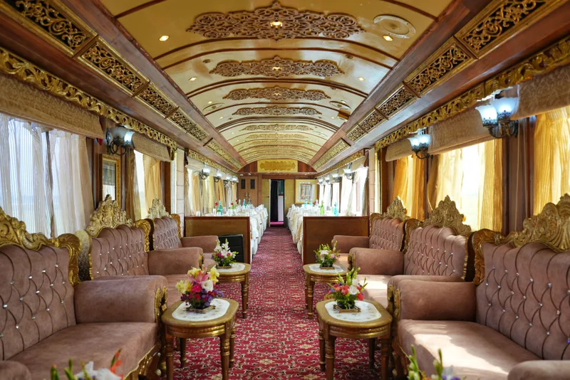 Palace On Wheels (Palace On Wheels)